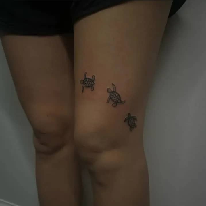 Three-Turtle Progression: Thigh Family Symbolism Design