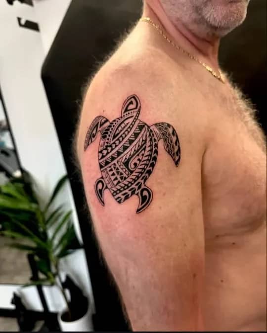 Tribal Shoulder Turtle: Masculine Polynesian-Inspired Design
