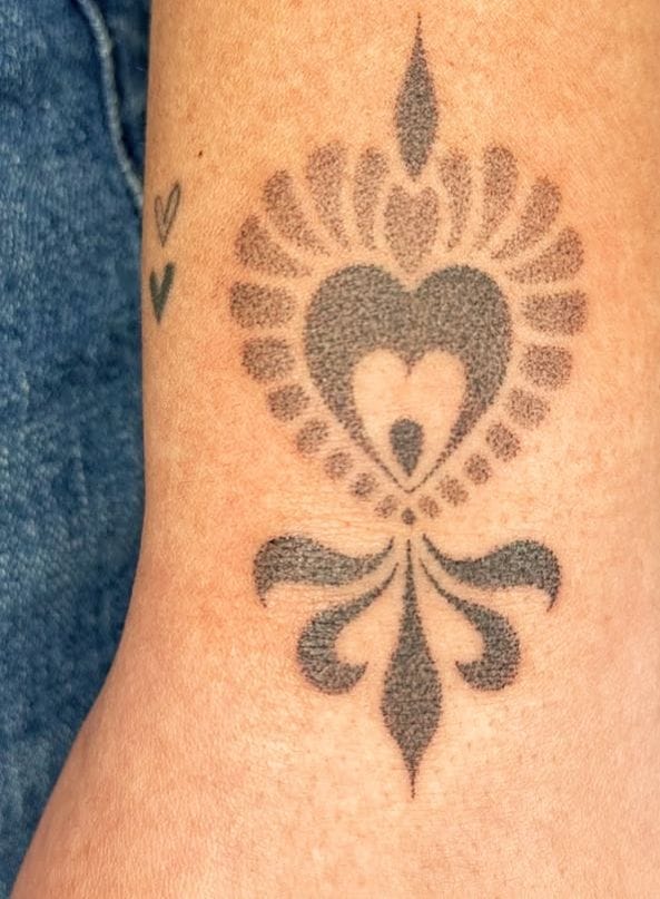 Line Art Leaf Bracelet Tattoo 